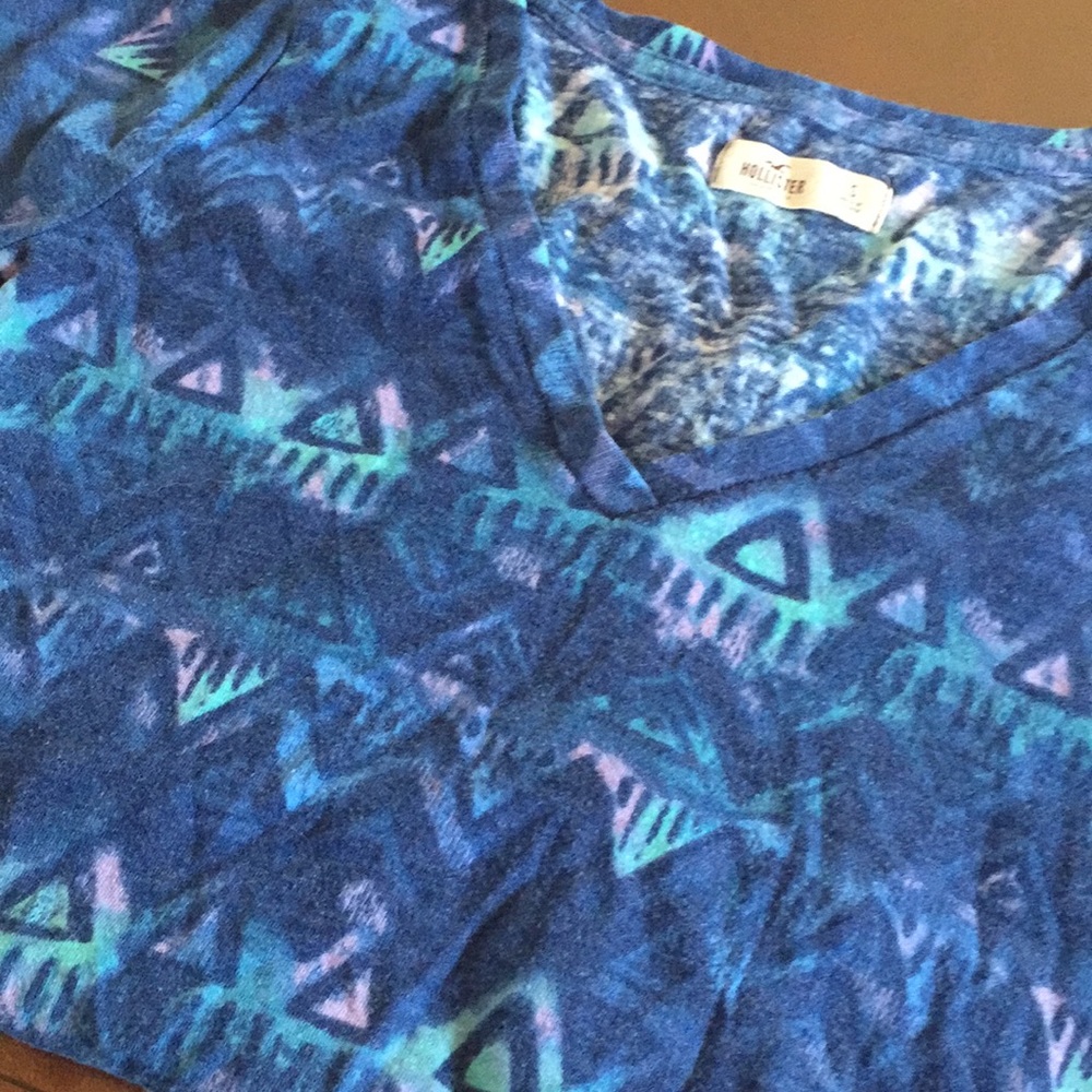 Hollister V-Neck🔹🔷🔹